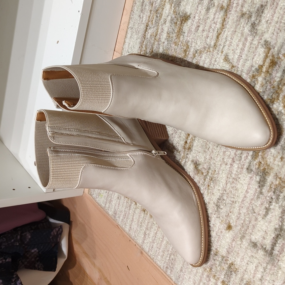 Dolce Vita beige boots